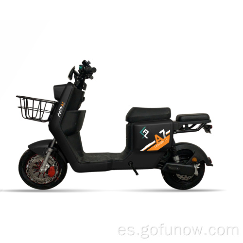 Saca la bicicleta eléctrica de entrega de scooter eléctrico